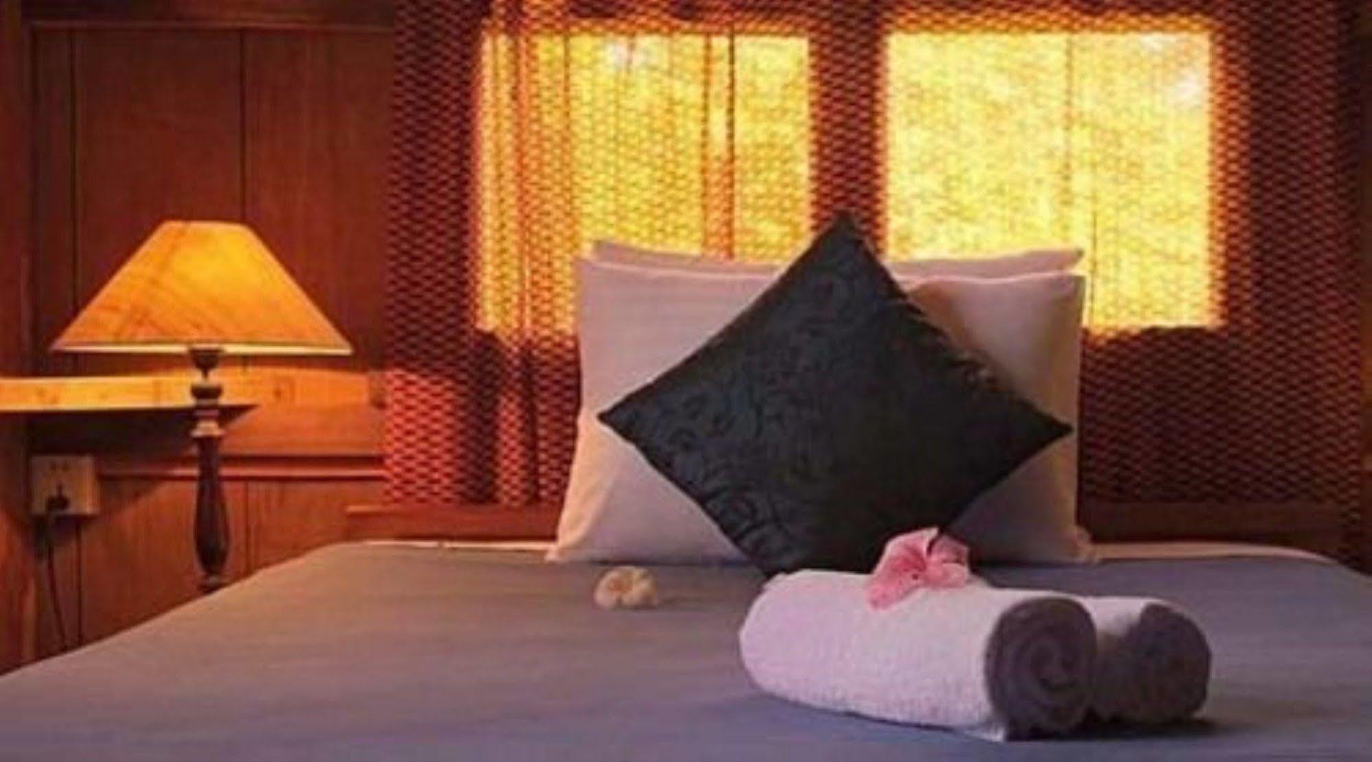 The Moon Kampot Boutique Hotel Ngoại thất bức ảnh
