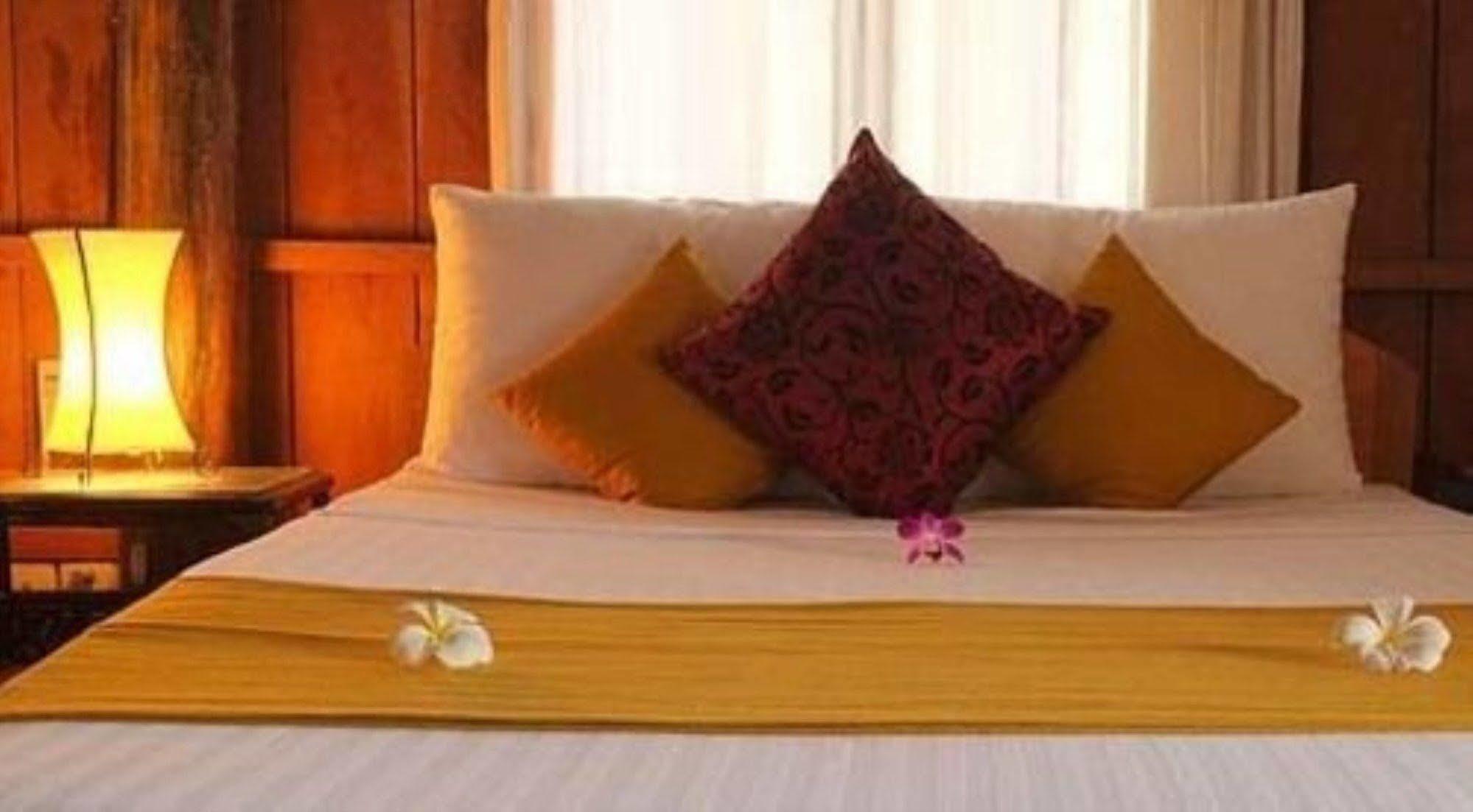The Moon Kampot Boutique Hotel Ngoại thất bức ảnh