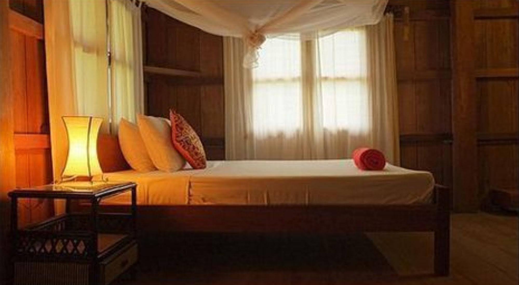 The Moon Kampot Boutique Hotel Ngoại thất bức ảnh